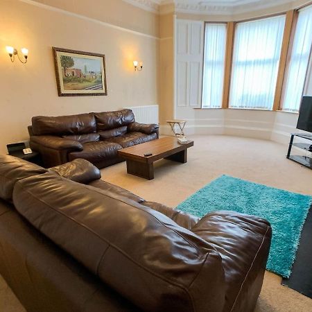Large Glasgow South Family Home - Free Parking Exteriör bild
