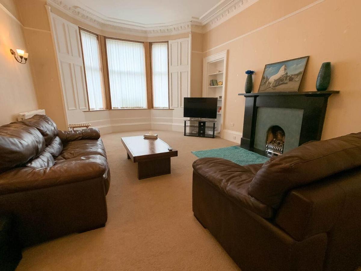 Large Glasgow South Family Home - Free Parking Exteriör bild