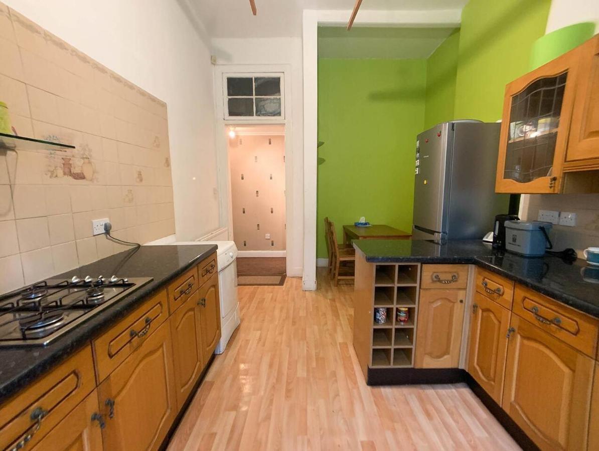 Large Glasgow South Family Home - Free Parking Exteriör bild