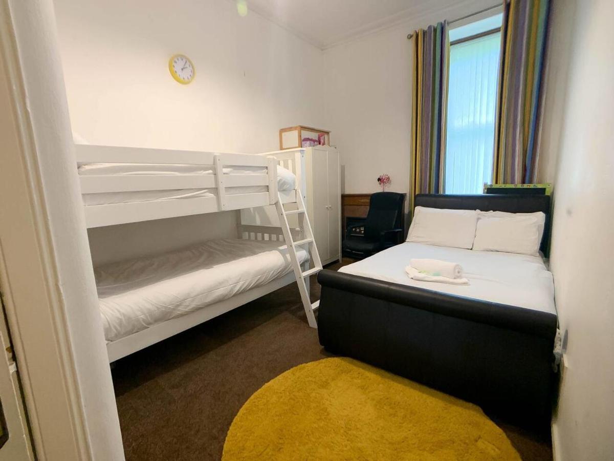 Large Glasgow South Family Home - Free Parking Exteriör bild