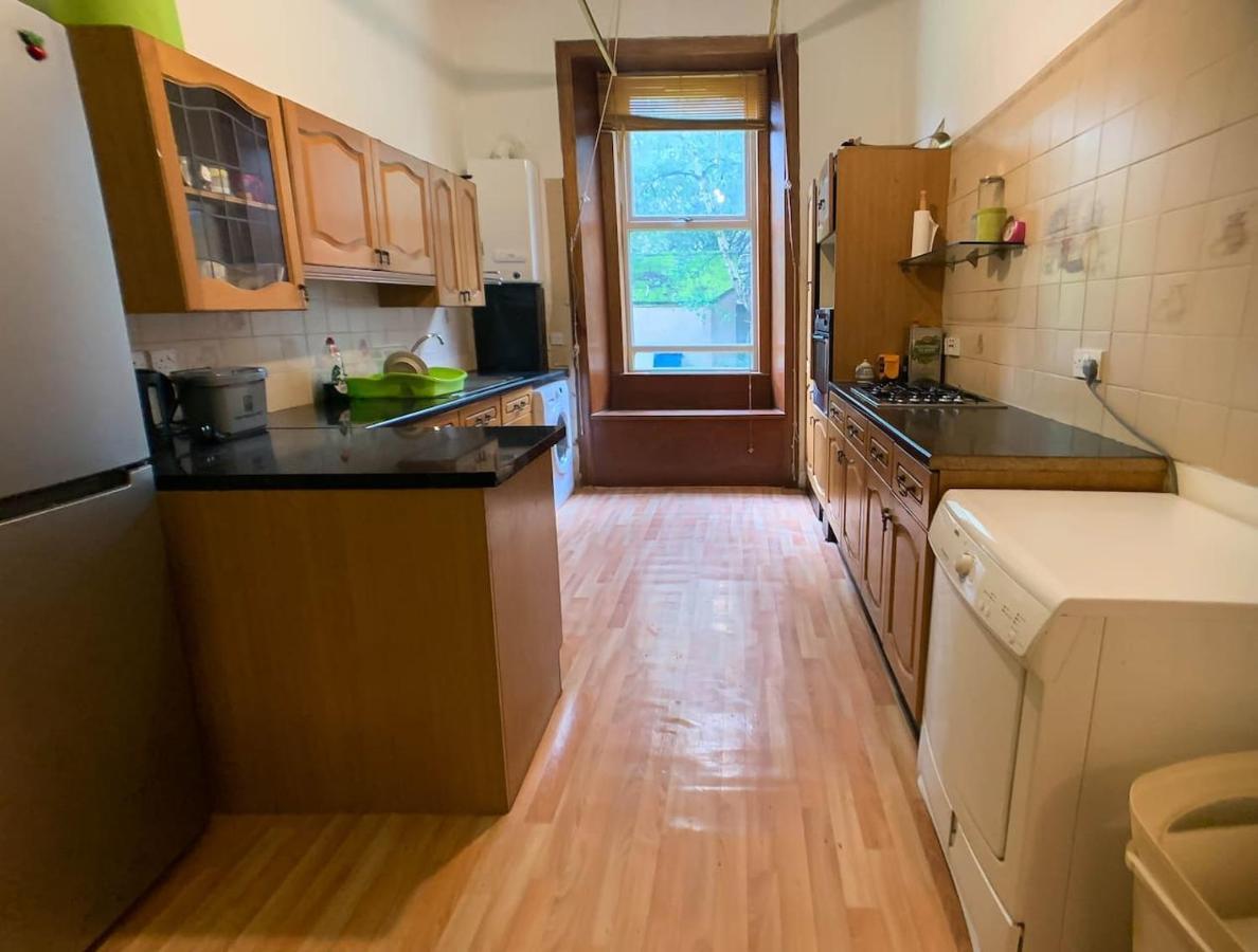 Large Glasgow South Family Home - Free Parking Exteriör bild