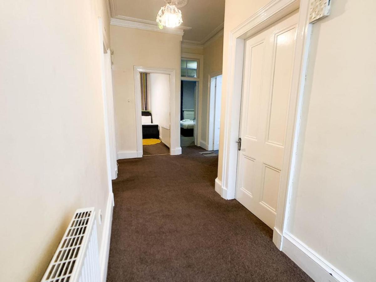 Large Glasgow South Family Home - Free Parking Exteriör bild