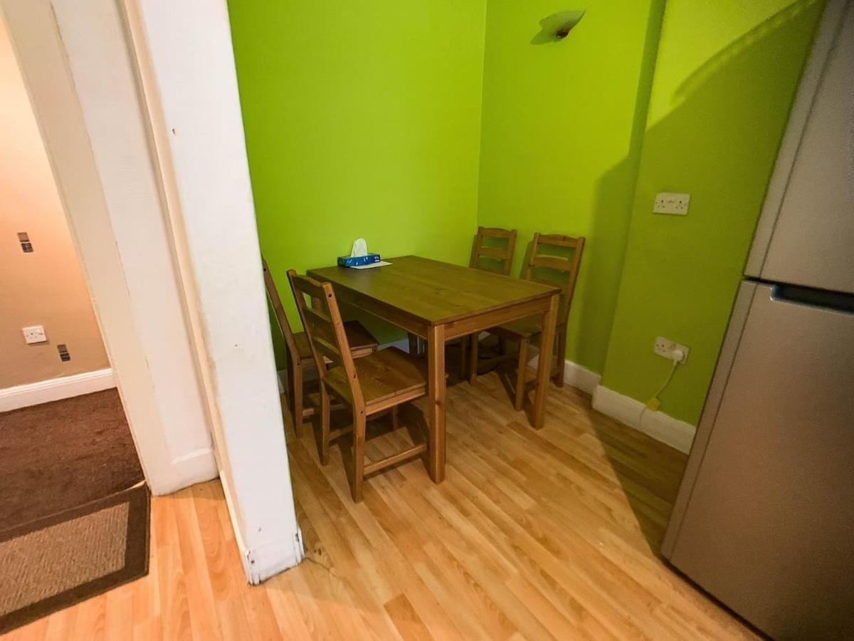 Large Glasgow South Family Home - Free Parking Exteriör bild